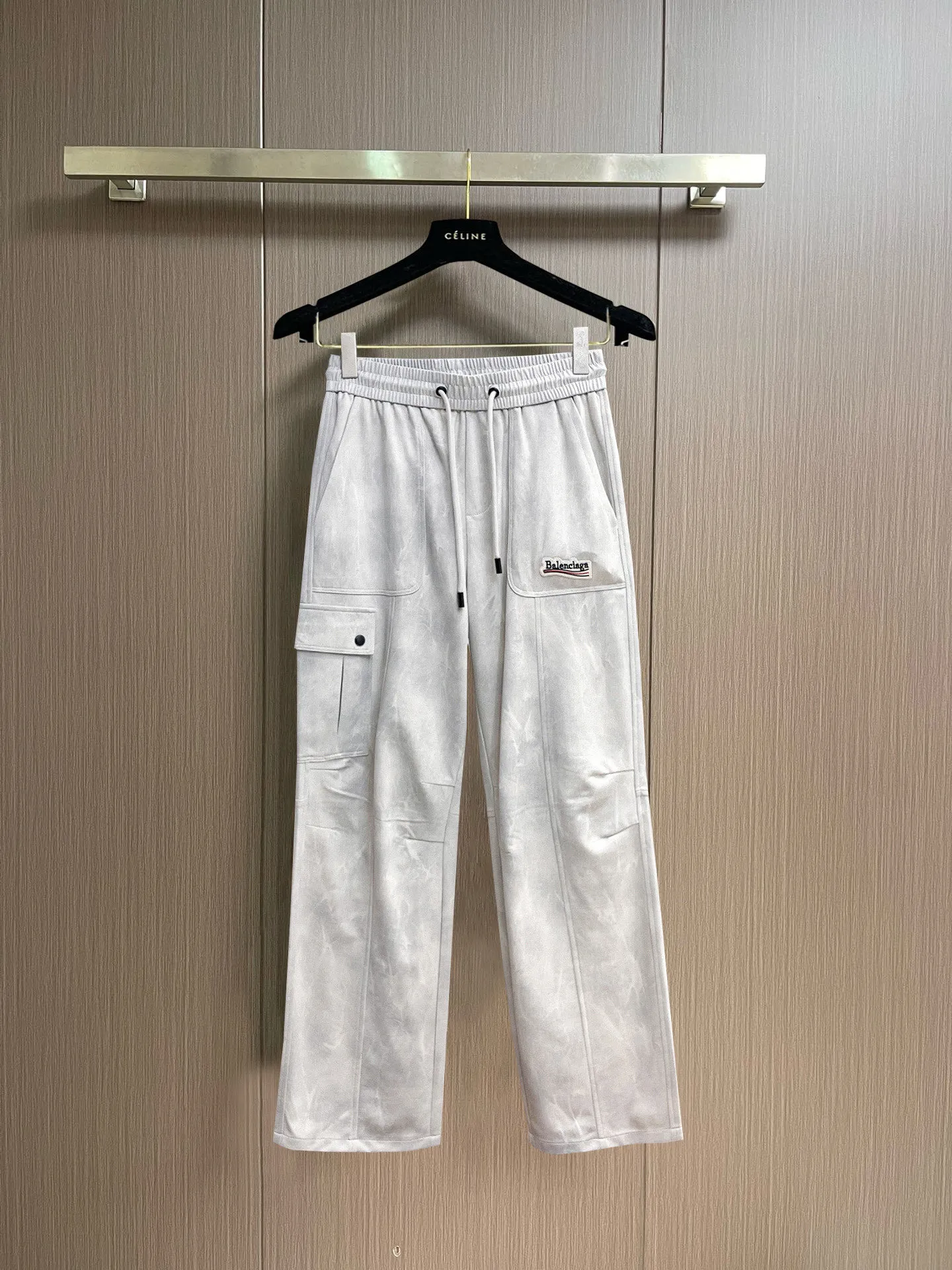 Balenciaga 🆕2026 Autumn and Winter New Arrival Casual Pants! 🎁On sale simultaneously on the official website. Brand Classic LOGO casual pants, customized fabrics, excellent comfort and strong touch. Highly recognisable, perfect appearance and craftsmanship. Size:M-3XL